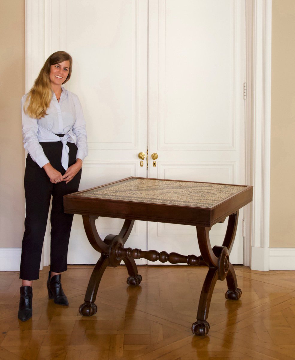 APanxon's tweet image. Nuestra embajadora en NY, Clara Andrade, con el mosaico. Expectantes d la aprobación por el pleno de @ConcelloNigran de la generosa ayuda de 40mil Eur anunciada por su alcalde. Nos faltarían ya menos de 10mil para #voltaacasa. Bizum solidario 03575