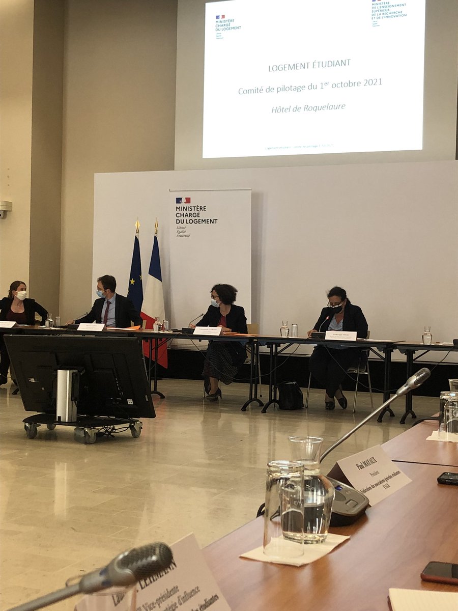 [Thread]
Avec <a href="/SamyaMokthar/">Samya Mokhtar</a> on sort d’un rdv avec <a href="/VidalFrederique/">Frédérique Vidal</a> et <a href="/EmmWargon/">Emmanuelle Wargon</a> sur le logement étudiant. On y apprend:

1) la baisse des #APL en janvier 2021 pour les étudiant·e·s «N’EXISTE PAS» d’après <a href="/EmmWargon/">Emmanuelle Wargon</a> ! 

RT avec commentaire si tu n’existe pas #Jenexistepas 

⬇️⬇️