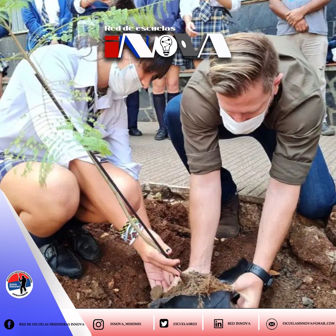 EscuelasRed's tweet photo. El Instituto Superior Santa María fue certificado como institución sustentable. 

Durante la jornada los estudiantes de 3er año Cs.Naturales plantaron un árbol que fue germinado y cuidado por una estudiante de salita de 5 años. 🌳🍃

@DecutRojas @SantaMaria_ok @gabiecross https://t.co/Vjup0Ha7ji