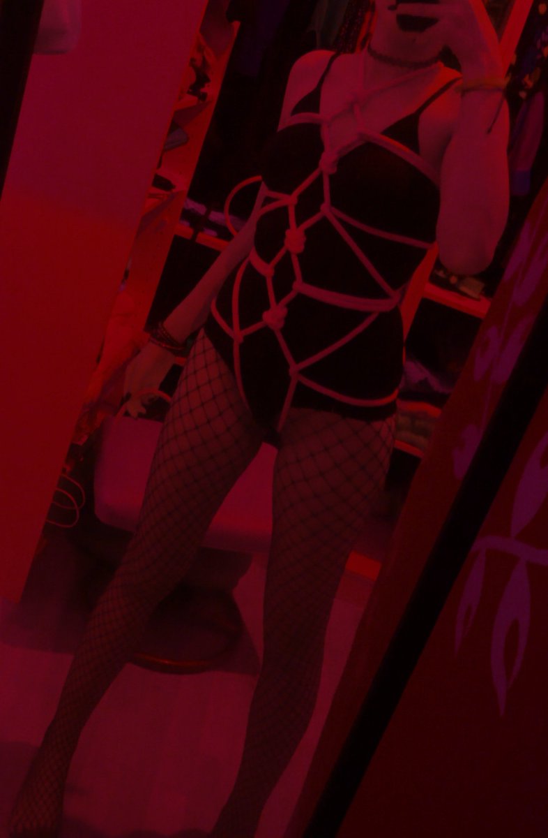 byByexd's tweet photo. Kinda new to NSFW twitter, making new pinned c:

♡ she/her
♡ 21 (mdni)
♡ 5’2
♡ selling content!!😊
♡ bi 
♡ bratty sub (^・ω・^ )
♡ hard &amp; soft kinks
♡ alt / gore / grunge, videogames and anime

 ↻ / ♥ to be moots ! (✿◠‿◠) #nsfw #SellingContent #onlyfans https://t.co/exZddLfjRr