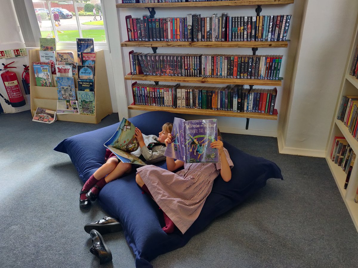 AshfoldEnglish's tweet photo. Big thanks to our lovely 6th Form librarian helpers who keep things running smoothly during break times!

#topoftheschool #caughtreading #weareresponsible #wearehelpful #weareashfold https://t.co/CjYPRuj6sb