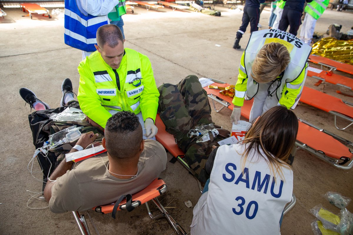 CHUNimes's tweet photo. Exercice de simulation de situation sanitaire exceptionnelle "Nombreuses victimes" hier avec le SAMU et le SMUR 30, le SMUR 13, le Service de santé des armées, l'armée section sentinelle, le SDIS 30, les Secouristes UNASS du 30, la CUMP, la Police et le Raid 13 et 30.💪👏👏👏 https://t.co/o87ku72RVc