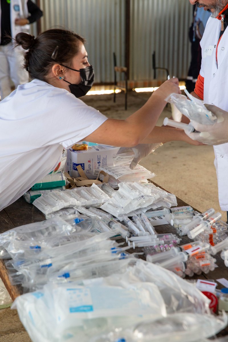 CHUNimes's tweet photo. Exercice de simulation de situation sanitaire exceptionnelle "Nombreuses victimes" hier avec le SAMU et le SMUR 30, le SMUR 13, le Service de santé des armées, l'armée section sentinelle, le SDIS 30, les Secouristes UNASS du 30, la CUMP, la Police et le Raid 13 et 30.💪👏👏👏 https://t.co/o87ku72RVc