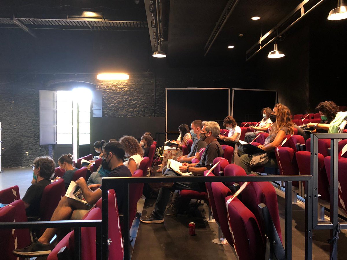#FORMACIÓ Avui ha tingut lloc la sessió inaugural del Postgrau d'Arts Escèniques i Educació a #Vic.  El postgrau es durà a terme fins al juny'22 en diferents blocs que es poden cursar solts (encara hi ha places disponibles). 
Més informació: ow.ly/h45350Gken7