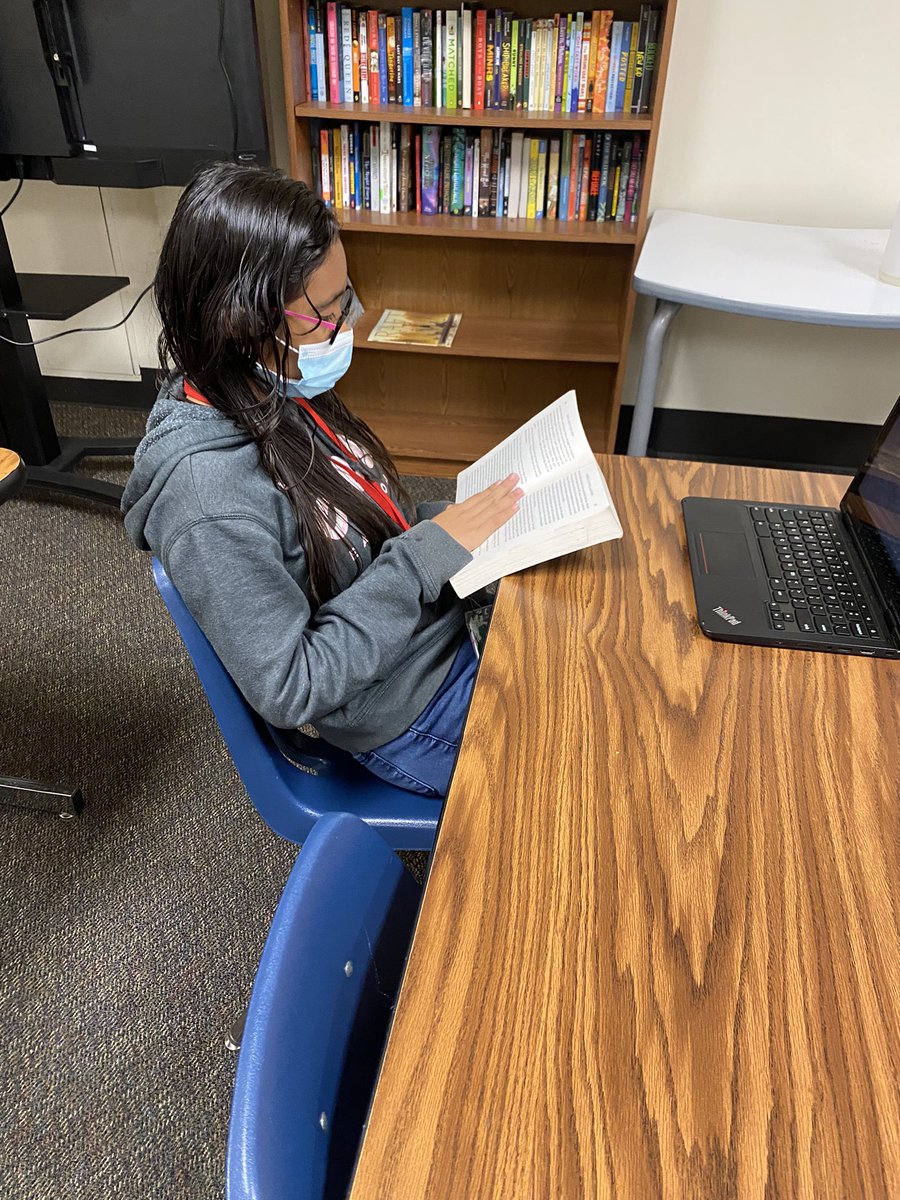 MsYoung2019's tweet photo. Drop everything and READ ❤️ @HildebrandtKISD #HildeReads #HEBRead3ReadIn #HildeJoy #HEB https://t.co/c5k1KFj9wz