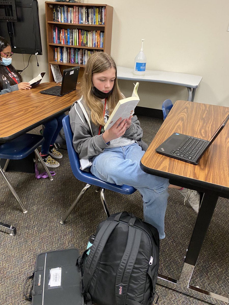 MsYoung2019's tweet photo. Drop everything and READ ❤️ @HildebrandtKISD #HildeReads #HEBRead3ReadIn #HildeJoy #HEB https://t.co/c5k1KFj9wz
