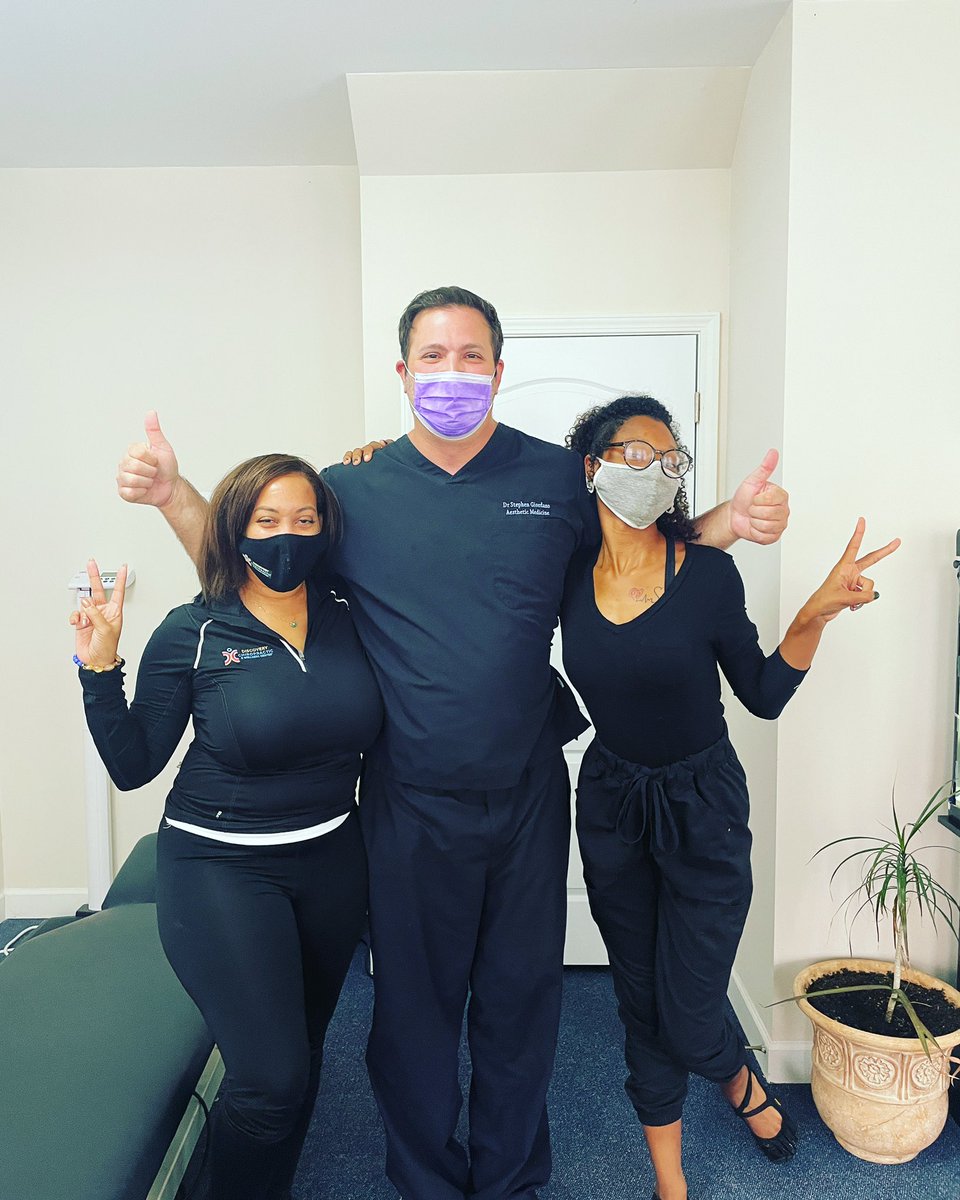 discoverychiro's tweet photo. “Striving For Wellness”
•Love when you have the DO’s (Doctors of Osteopathy) and DC’s (Doctors of Chiropractic) mixing thoughts &amp; ideas together! And taking care of each other’s wellness needs. When Dr. G from @CAMIBirkdale comes by, you know everything is going to be a 👍🏽👍🏽up https://t.co/MhGuT12gAN