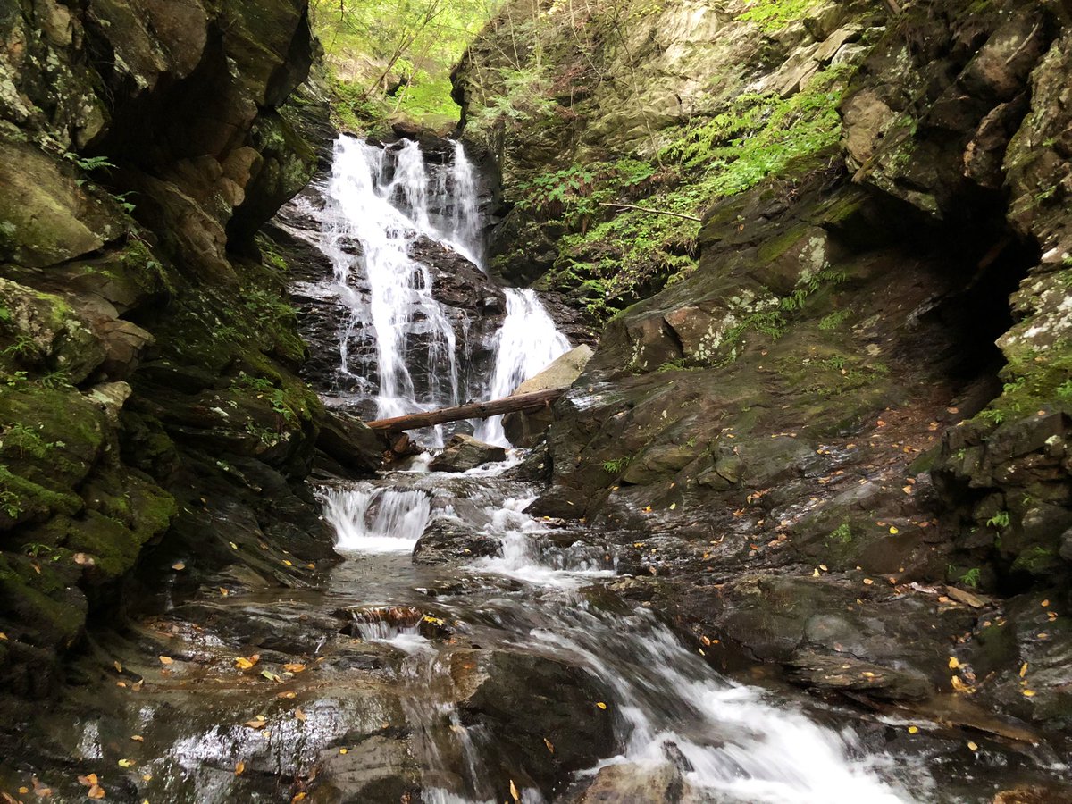 AnjuliGlobal's tweet photo. So many waterfalls to explore in #NewEngland 😍🥾 here hiking in the #berkshires of Massachusetts https://t.co/ivAjDk2mVF