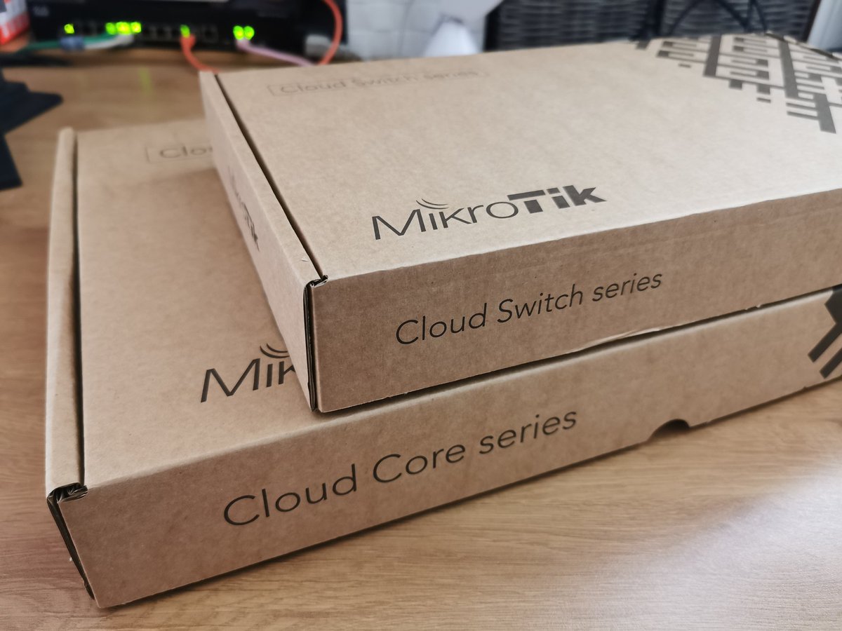 DamienBenoit's tweet photo. The (rainy) weekend looks pretty good 😄 #homelab #CCR2004-16G-2S+ #CRS309-1G-8S+IN @mikrotik_com https://t.co/akcGeb3a8r