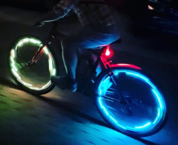 wesleysmorgan's tweet photo. I know this is likely futile, but if you live in DC, please let me or @stolenbikesdc know if you see a red Giant Escape 3 hybrid somewhere—stolen in Adams Morgan last night (U-lock cut). Had color-changing lights on it. https://t.co/eOmwh7S0zu #bikeindex #fuckbikethieves https://t.co/6bEbEIHpHu