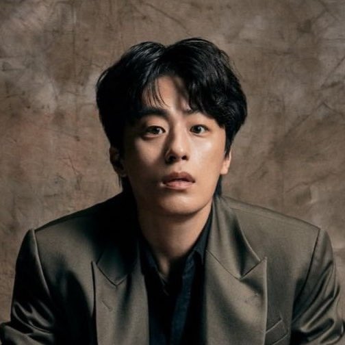 27살                                          40살

구교환뭐임대체