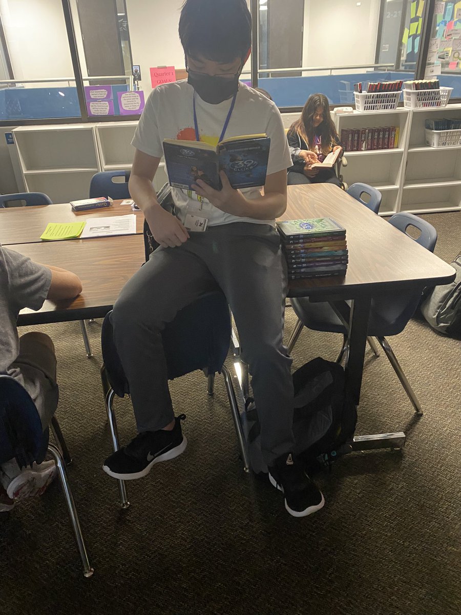 tinaeileenjames's tweet photo. Drop Everything and Read Challenge! Blessed to have these incredible students! #HEB #HildeJoy #HildeReads #Read3Readln @HildebrandtKISD @KleinISD https://t.co/AeZneY83FM