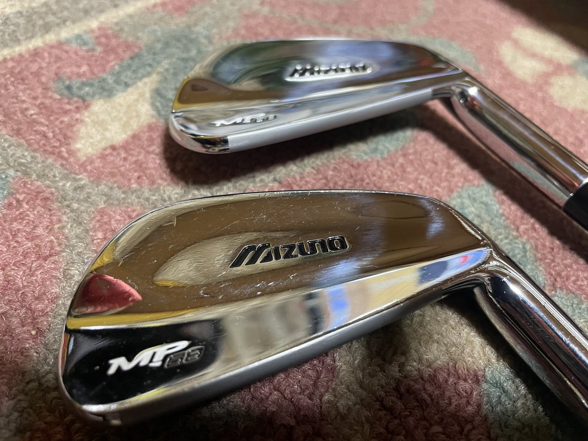RsLvYUSh0w7LF1B's tweet photo. 今日の ラウンドで
使った #MP68 と
最近使ってた #MP67
比較勝負は……………
ダントツで 67の勝ち。
68は ヘッドが効いてて
だいぶ 重く感じたのと
ミスには かなり正直
芯を外すと距離は出ない
方向性も バラつき
かなり難しく感じました。
#ゴルフ #アイアン https://t.co/6xpZJODzCf