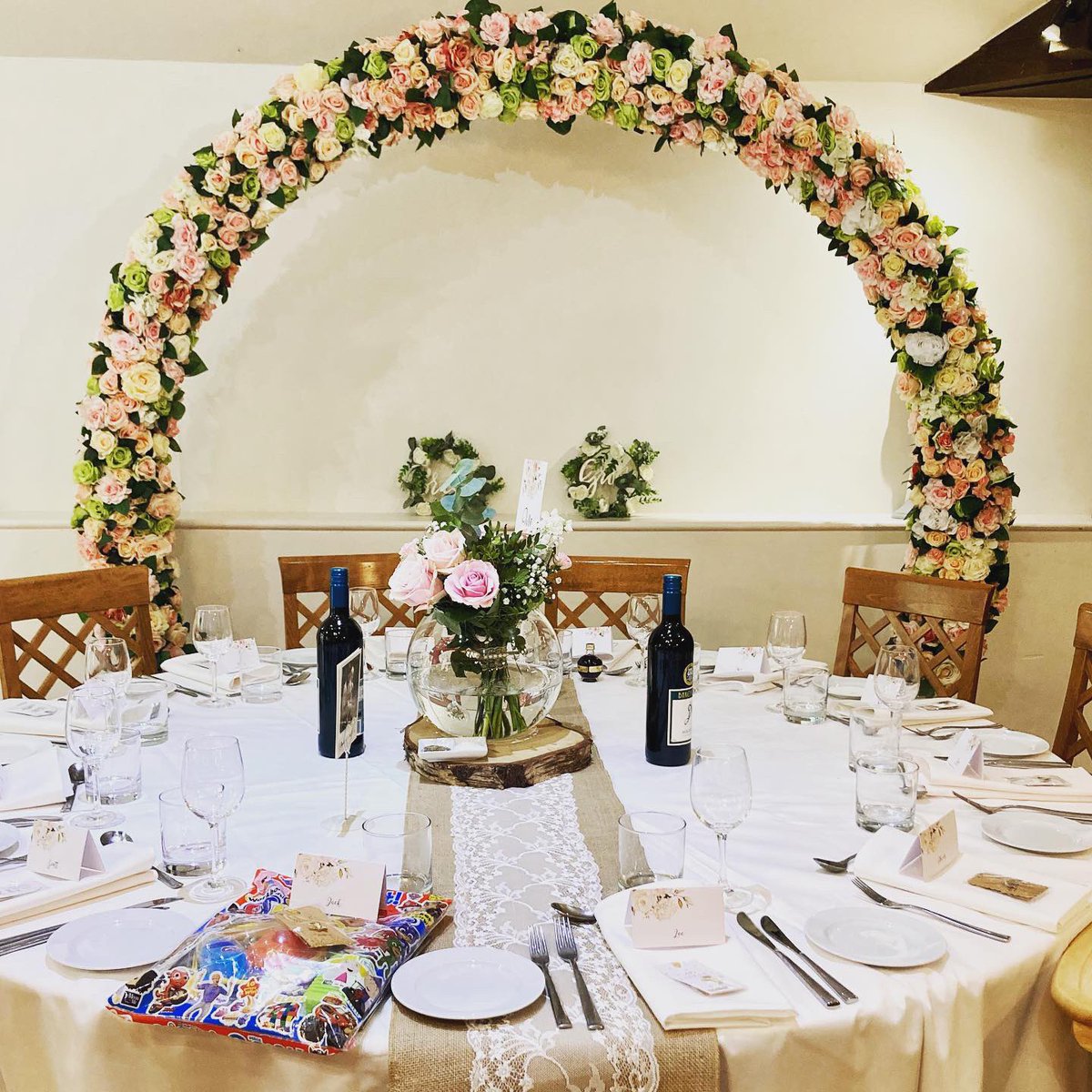 cuisinegroup's tweet photo. We’re back at Oaks Farm today, tomorrow and Monday catering for the first of our autumnal weddings 🍂 

📸 throwing it back to some sunnier summer weddings at the beautiful @oaksfarmweddings 

#weddingday #catering #wemisssummer https://t.co/5LXFLrLBXr