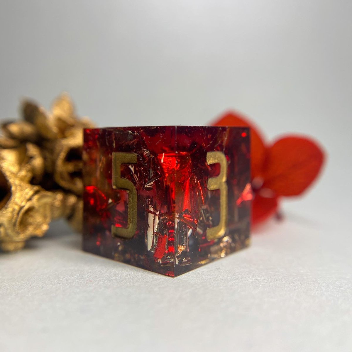 RoaringDice's tweet photo. 𝔅𝔢𝔴𝔞𝔯𝔢 𝔬𝔣 𝔱𝔥𝔢 𝔇𝔢𝔳𝔦𝔩
A dice set inspired by my dnd character - a horned vengeance paladin living in the first layer of Hell.

#dnd #dice #ttrpg https://t.co/RM6DSrRNwJ