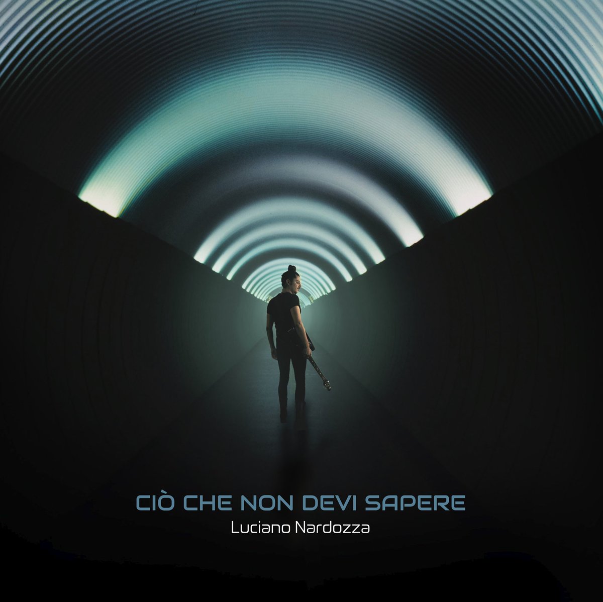 lucianonardozza's tweet photo. “Ciò che non devi sapere” necessitava di una copertina diversa dal solito. 
Allora mi sono affidato a una persona diversa dal solito e insieme abbiamo fatto un viaggio, scavando e limando fino a trovare la perfetta corrispondenza. Un enorme “Grazie” a Silvia Beillard 🔥 https://t.co/NOUJx1nD9d