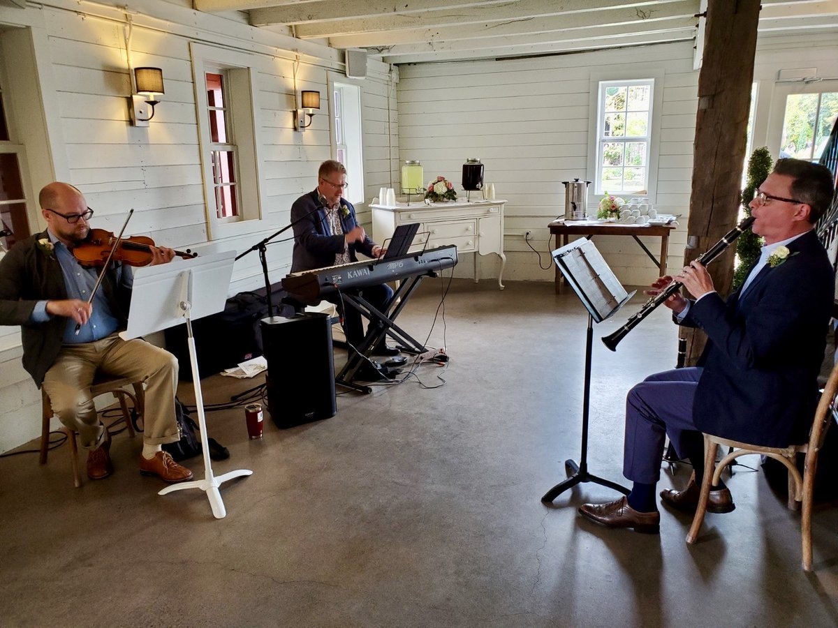 TheEISTrio's tweet photo. Your friendly neighborhood trio on Sunday, playing a wedding reception (in a barn!) with some Brahms, Mendelssohn, Poulenc, Brubeck, Artie Shaw, The Carpenters by request, and Ellington. https://t.co/HzilX7JdkO