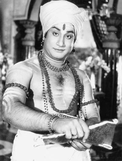 FilmHistoryPic's tweet photo. SIVAJI GANESAN : ‘Nadigar Thilagam’ born on this day in Villupuram; he featured in nearly 300 films in 5 languages. https://t.co/cCisEviHeu