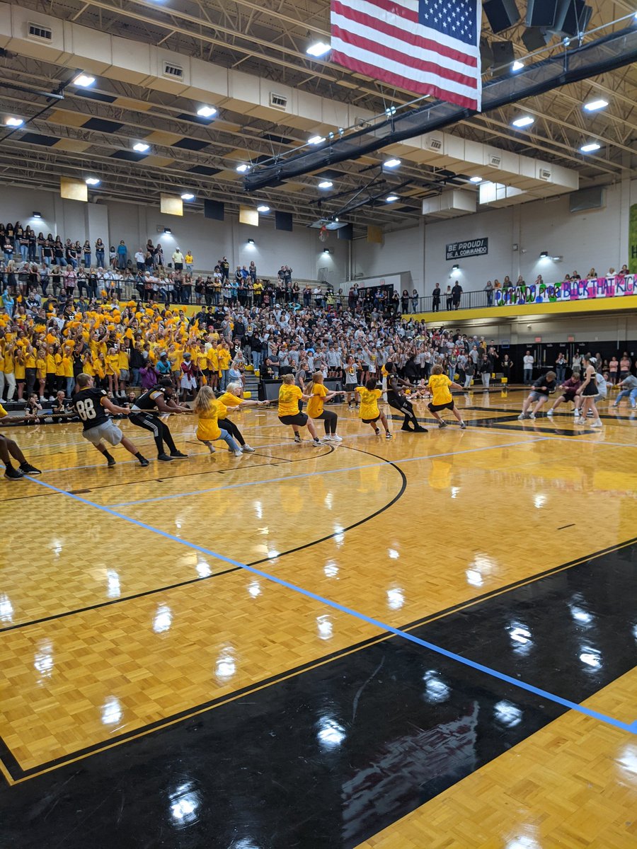 Great week at HHS, Great Homecoming pep-rally ... Homecoming ceremony is tonight at 6:30, Kickoff vs Clarksville is set for 7:00 #CommandoPride