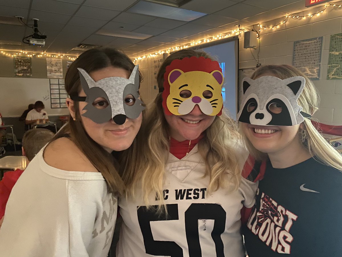 Float crew getting ready for the parade!! #hoco2021