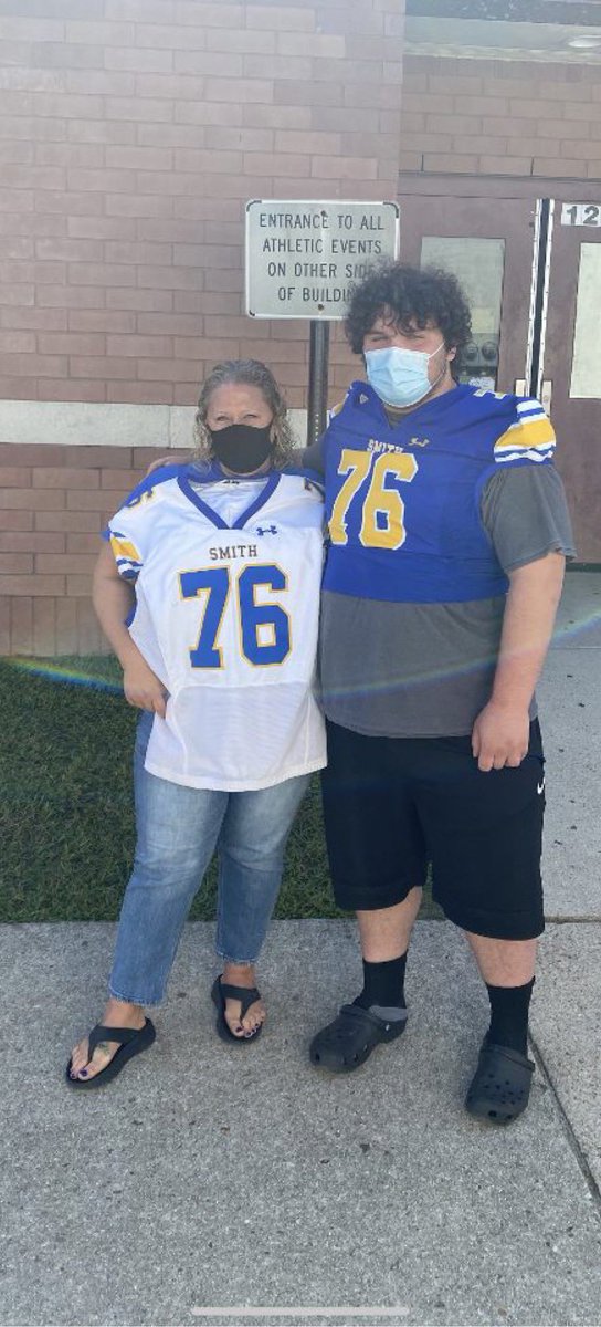 OscarSmithFB's tweet photo. “Got my Back, Get my Jersey”
A tribute to those who inspire us‼️ Thank you 🙏 Ms. Frugard 🔵🟡🐅 #riverweek https://t.co/rKMtVbFGve