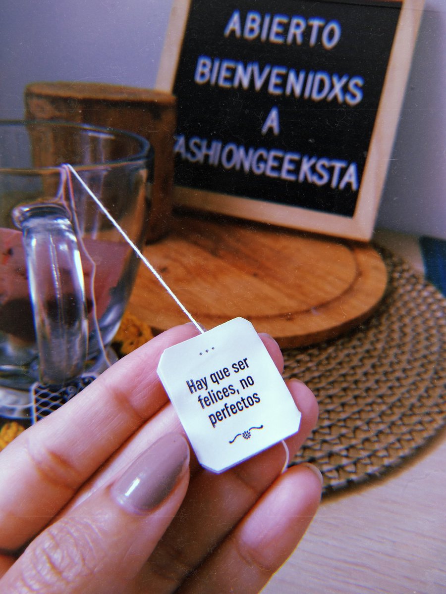 FashionGeeksta's tweet photo. Buenos días alegría por acá 💛
Que dice que tecito del día que seamos felices, no perfectos! 🙋🏽‍♀️💜💗❤️💛 https://t.co/jBUTpd35qR
