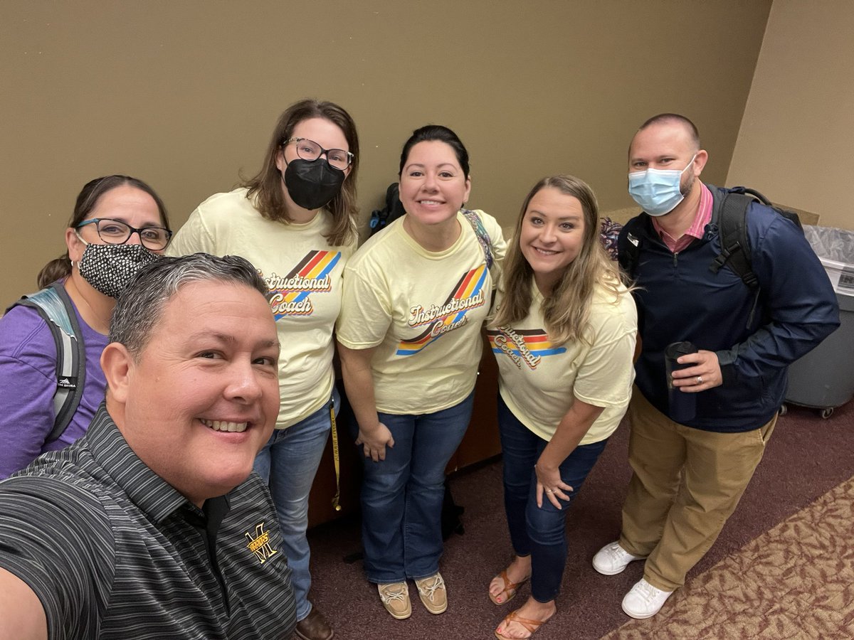 BStephens_Sci's tweet photo. Getting the morning started at ICARE! Looking forward to an great day of learning with some awesome folks. @MemorialHSLeal @2018Memorial @jonathanmikulas @MrsMillhouse @lauallespanol #NTXICARE https://t.co/Zf1OfkOI14