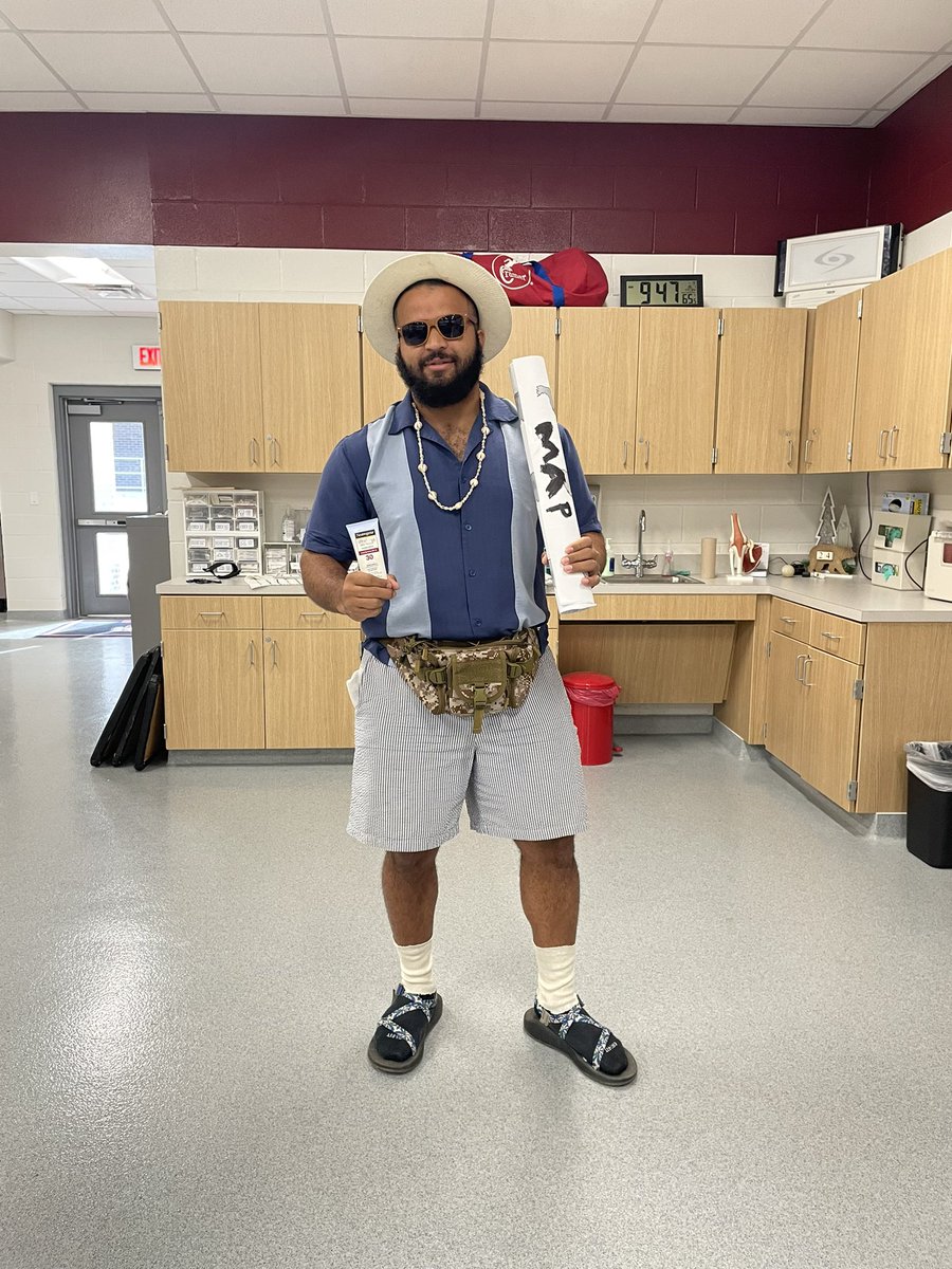 The funny part is that this is what I wear on vacation! 😂
<a href="/lewisvillestuco/">Lewisville StuCo</a> #LHSspiritDays Go <a href="/LHSFball/">Lewisville Football</a> Beat Plano East!