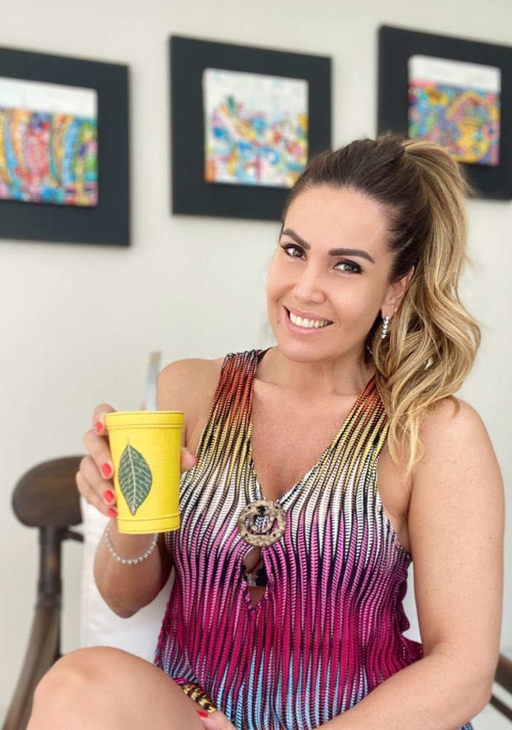 LOARIAS's tweet image. Este clima es ideal para disfrutar de un refrescante tereré, hoy elijo esta delicia de @arcoiris_py Yerba Mate Compuesta Té Verde + Sabor Limón + Kokú un verdadero sabor que todos los paraguayos nos merecemos 
🇵🇾🧉🧊🍃🍋

#tereré #arcoirispy #paraguay #yerbamate