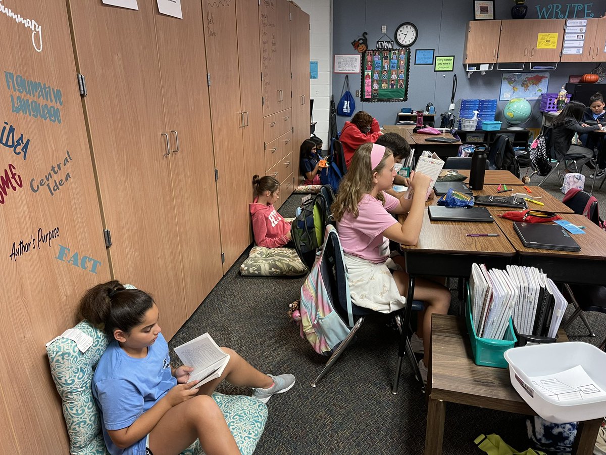 KatBen13's tweet photo. #Metzler #Read3Readin #HEB https://t.co/NiULdw5Onh