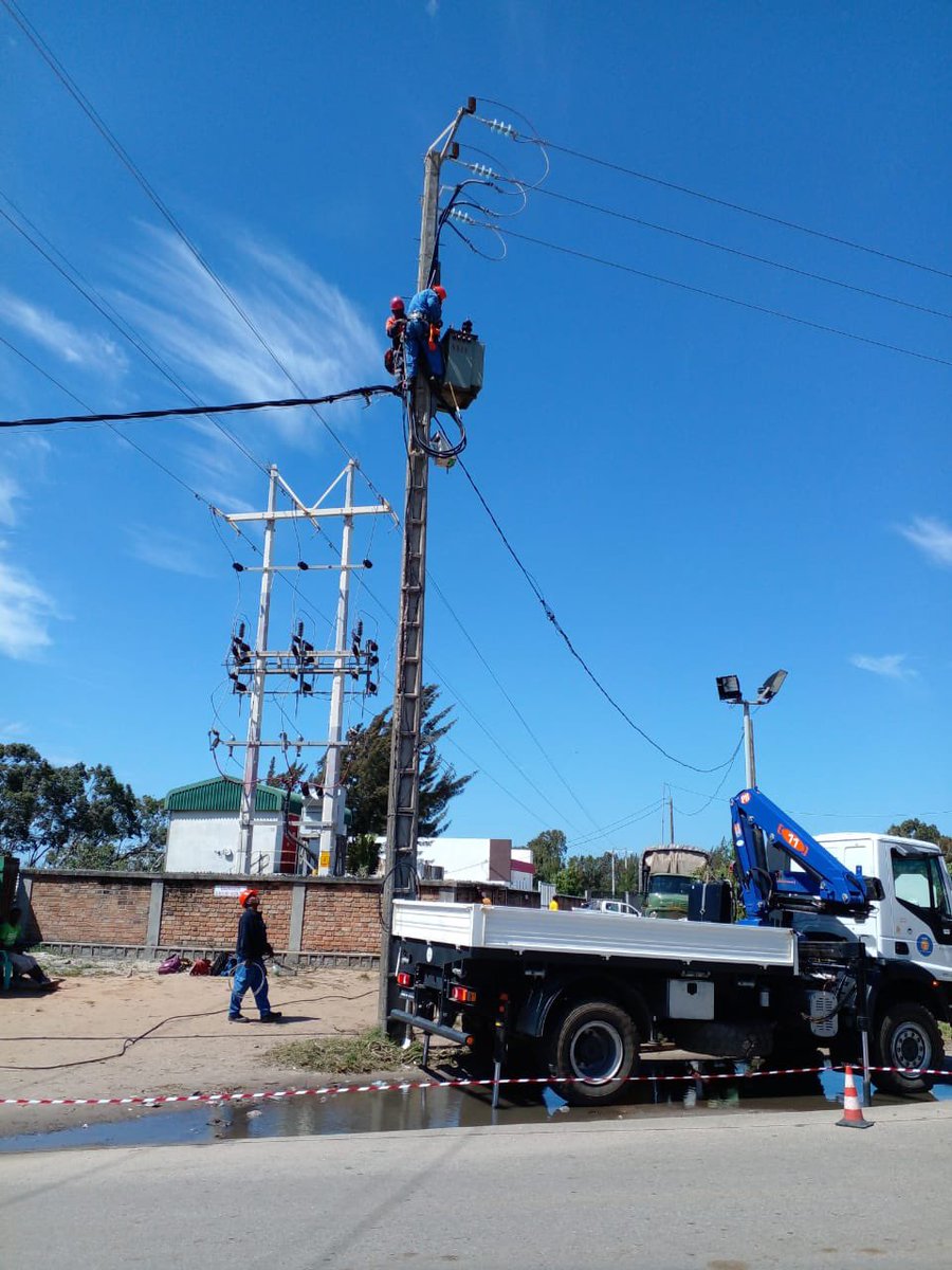 AVonjy's tweet photo. Usine #NUTRISUD Fort-Dauphin :
La Team #JIRAMA est très fière d’avoir apporté sa contribution en réalisant dans un délai très serré l’alimentation électrique de l’usine #NUTRISUD pour l’Emergence du Sud Madagascar.
#Electricitépourtous
#AlefaJIRAMA https://t.co/c2Ox8hhlAy
