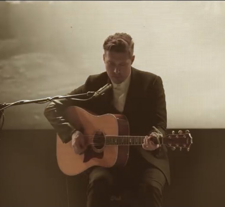 IsaacHansonFans's tweet photo. Isaac showing us his multitalented skills again 😍♥️ ONE is out now!
#isaachanson #hanson #againsttheworld #atw #one https://t.co/u3RqLOb1Mz