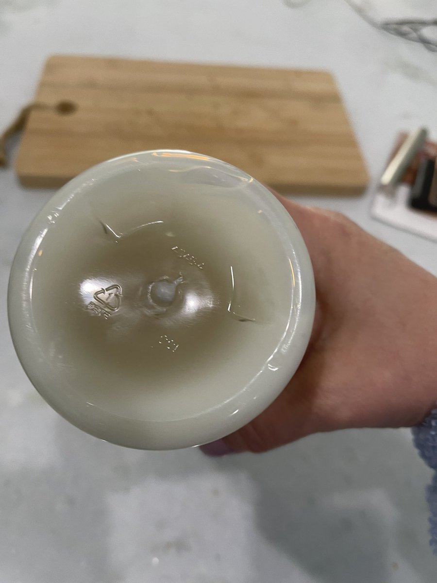 emilyatwpbf's tweet photo. .@TheLaundressNY this just arrived today… is it normal for the signature detergent to have a brownish sediment at the bottom?  I’ve never seen this before? https://t.co/3QOAxv36Mj