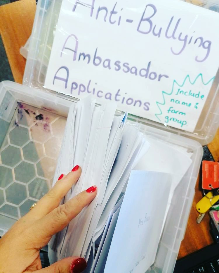SpringyABTeam's tweet image. Thank you to the 61 students who applied to be anti-bullying ambassadors. That is truly amazing &amp;amp; shows how much our students care about each other &amp;amp; our community. Interviews will take place next week. Here&apos;s to building an incredible &amp;amp; effective anti-bullying team.