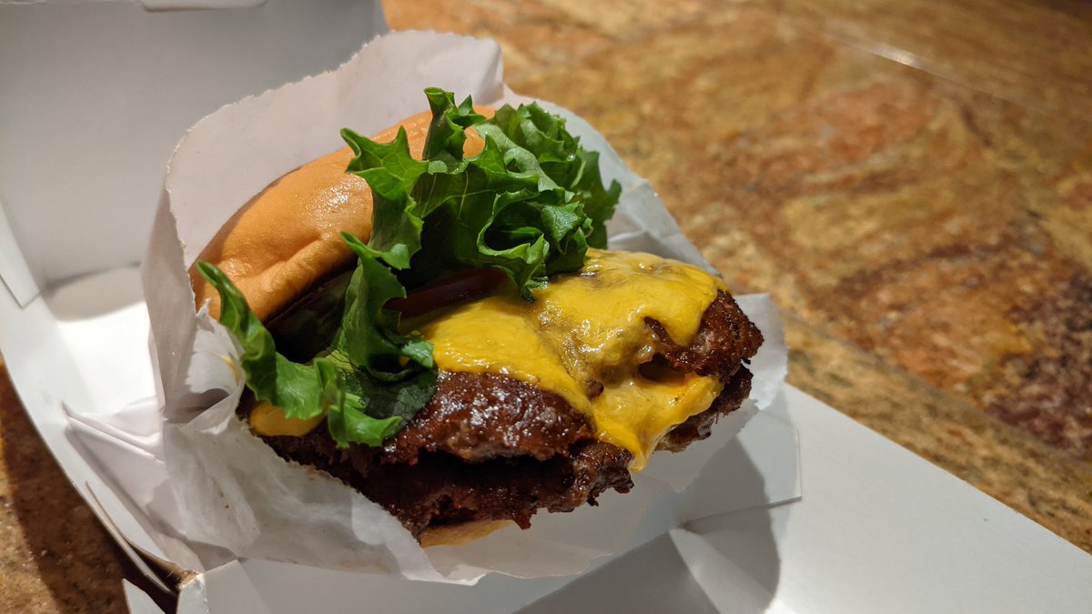 Radthanael's tweet photo. Really, the biggest problem the Big Mac has are these, which are available nearby. https://t.co/UfuptreHgP