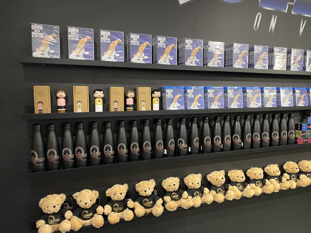 JennyHodge's tweet photo. A visit to @CarnabyLondon today to see the new @QueenWillRock pop-up shop ππππ Oh my - so much merch!! Like a kid in a sweet shop ππ #queen #queenstore #carnabystreet @OIQFC #goodmerchandise πΈπ₯πΌ #legends https://t.co/aZya8XLnMq