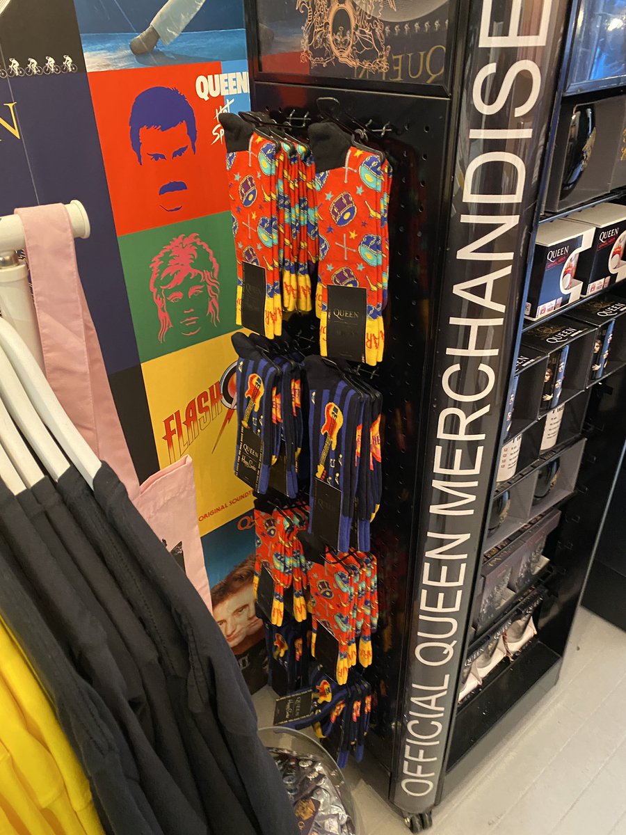 JennyHodge's tweet photo. A visit to @CarnabyLondon today to see the new @QueenWillRock pop-up shop ππππ Oh my - so much merch!! Like a kid in a sweet shop ππ #queen #queenstore #carnabystreet @OIQFC #goodmerchandise πΈπ₯πΌ #legends https://t.co/aZya8XLnMq
