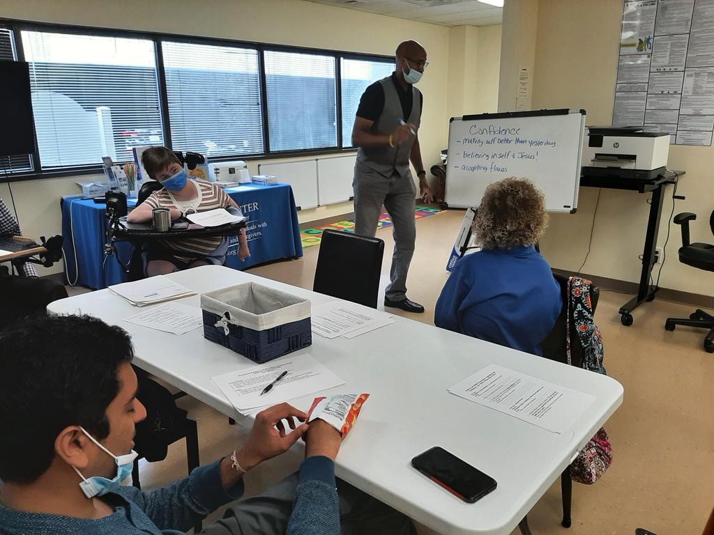 lorenzotbrown's tweet image. Thanks Dr. Romeo Penn for teaching the class about "Speaking with Confidence " such a great message! #isable #isablecenter linkedin.com/in/dr-romeo-pe…