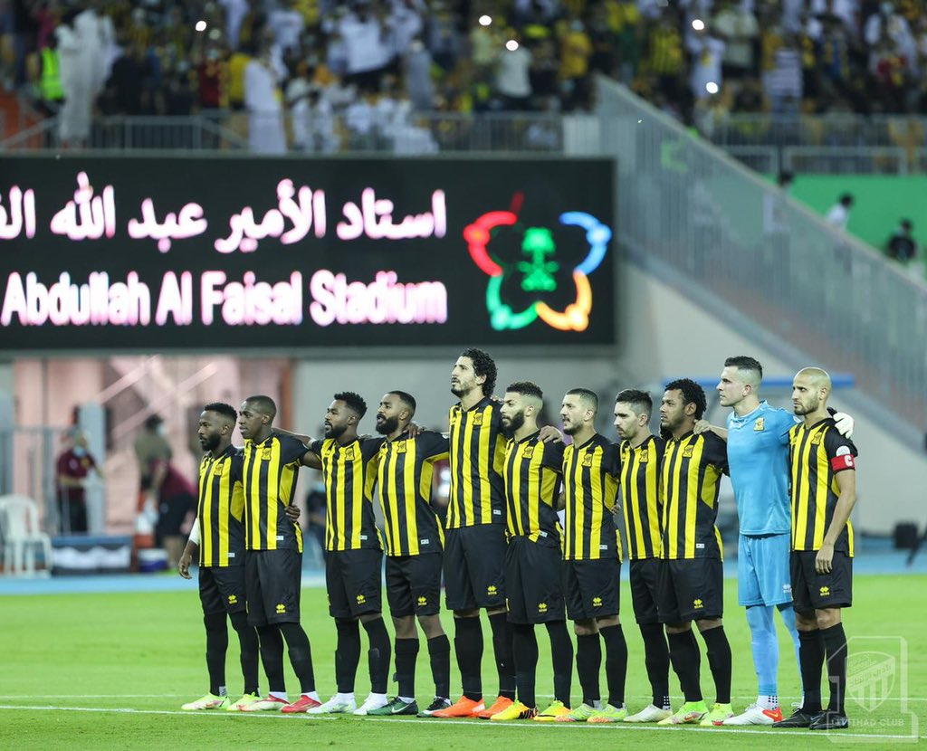 Anmar_Alhailae's tweet photo. اللهم لك الحمد أشكر اللاعبين والجهازين الفني والإداري على إسعاد جماهيرهم في ليلة تاريخية شهدت عودة الروح لواحد من أعرق الملاعب وأكثرها تسجيلاً لإنجازات نادينا. 
نفرح اليوم وأمامنا الكثير من العمل لمواصلة المشوار. لاعبينا كالعادة أنتم سر النجاح 💛🖤 https://t.co/n8buTCKjbJ