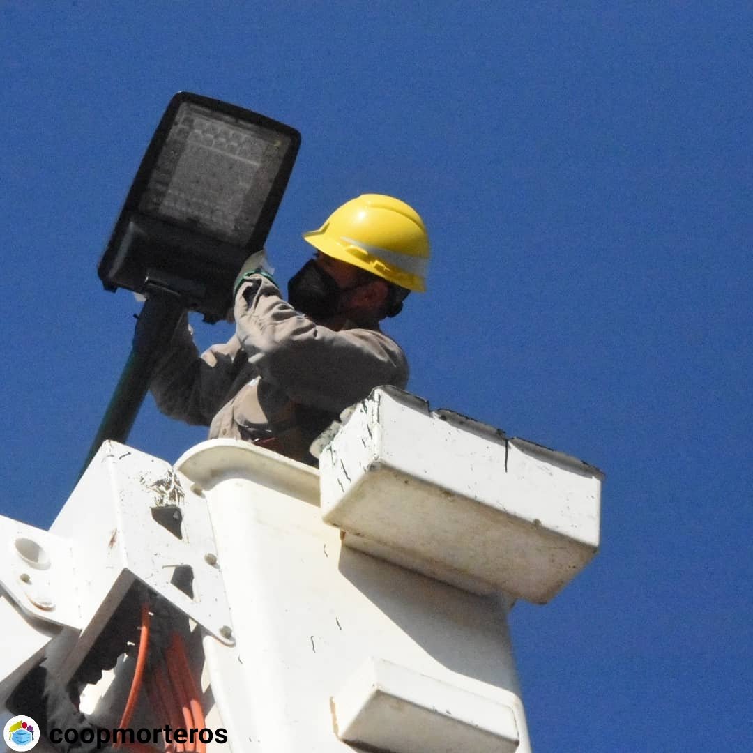 STRAND_SA's tweet image. #repost @coopmorteros 
#obras Modernización del alumbrado LED en Barrio Urquiza 

El Municipio y CoopMorteros continúan con la obra de modernización del alumbrado de la ciudad.

#luminarias #luminariasled #Led #iluminación #iluminacionled #alumbrado #alumbradopublico