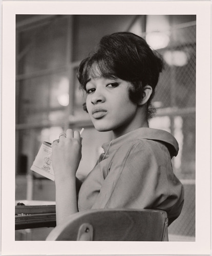 Winston Vargas' interest in photography emerged after his teacher brought a camera on a school trip to the Bronx Zoo. He photographed Veronica Bennett (later known as Ronnie Spector) at their secondary school, George Washington High.

#SmithsonianHHM

📷 s.si.edu/3A5nKb0