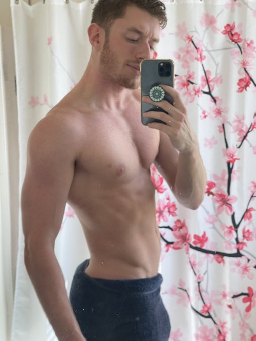 Well this dieting thing is actually starting to work 🥴 https://t.co/yqgGYeqpiZ