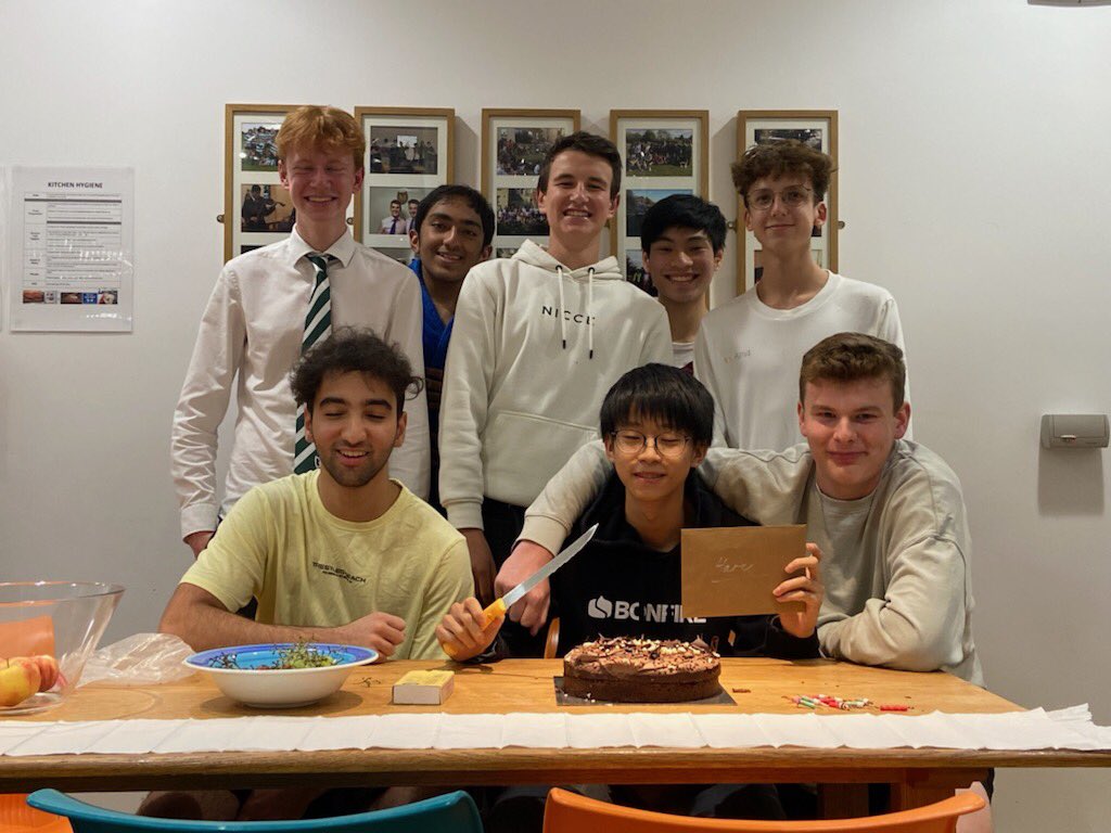 KWS_MiddleHouse's tweet photo. Happy 18th Birthday, Haru. https://t.co/0afhrkAPbk