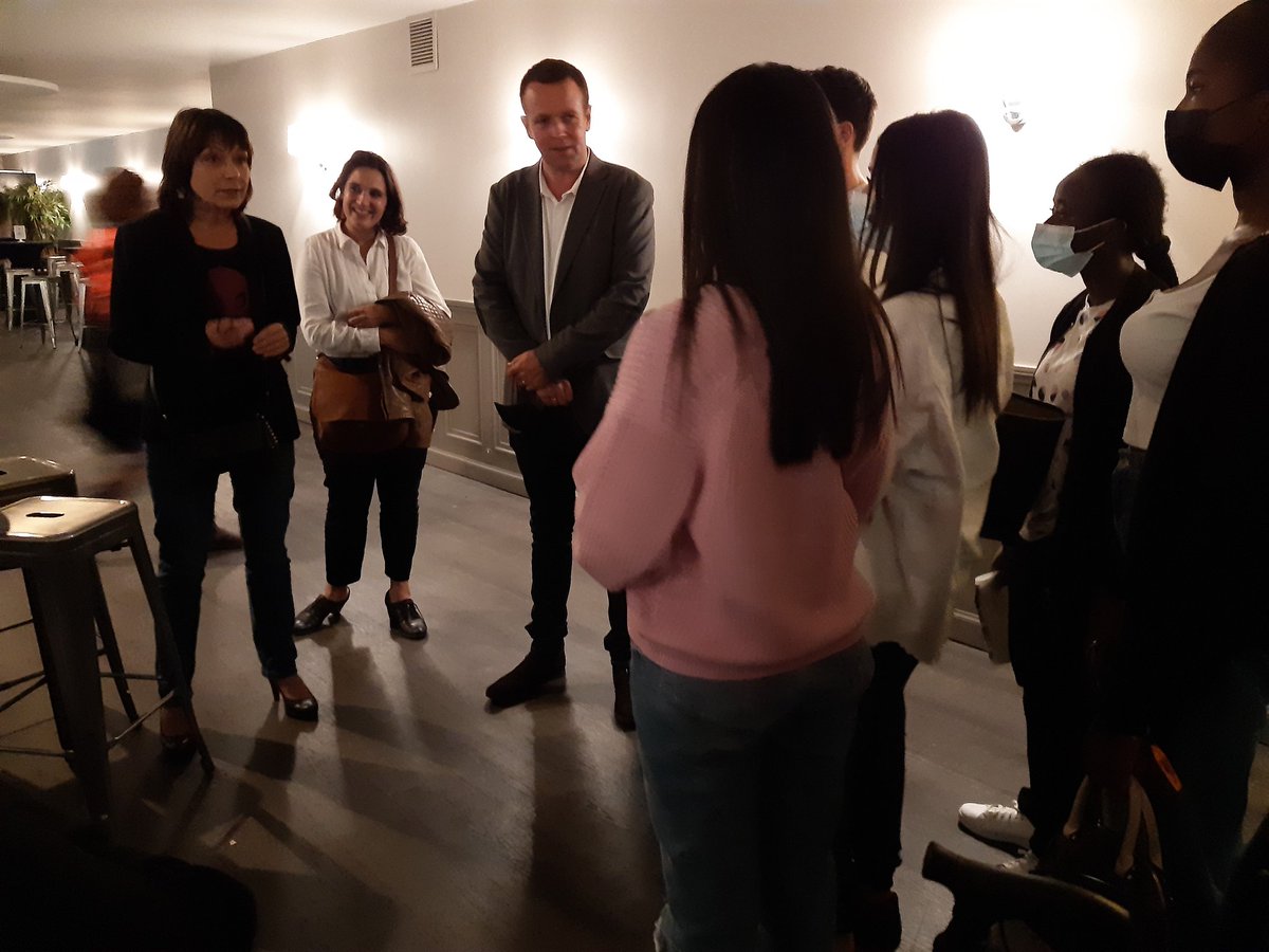 Heureux d'avoir accueilli 10 jeunes du lycée Magenta et du conseil villeurbannais de la jeunesse pour assister à la reprise de <a href="/LDLCASVEL/">LDLC ASVEL</a> en #euroleague face à <a href="/bczalgiris/">BC Zalgiris Kaunas</a>, en présence de l'ambassadeur de Lituanie <a href="/nerijusale/">Nerijus Aleksiejunas</a>, de <a href="/sylvieguillaume/">Sylvie Guillaume</a> et <a href="/Athouvenot/">Agnès Thouvenot</a>. #Europedusport