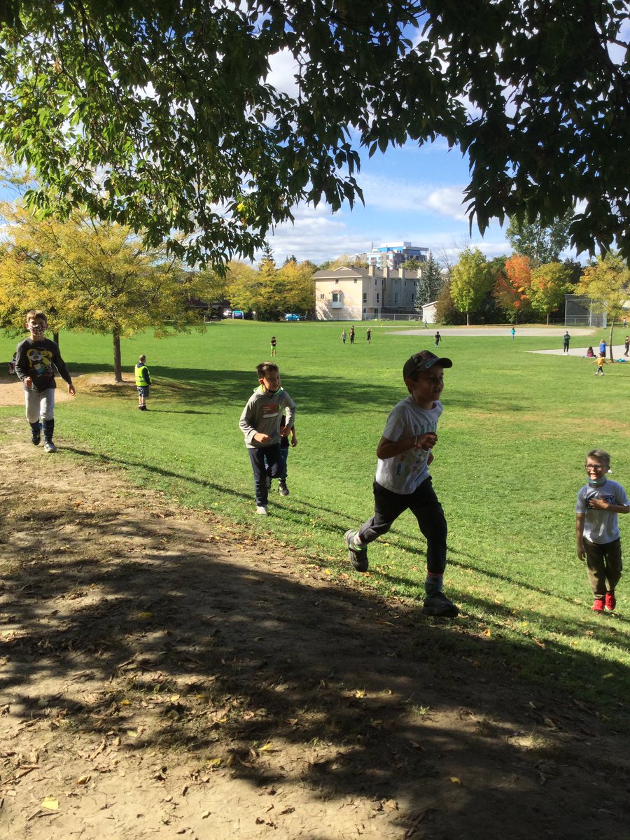MrsHenchey23's tweet photo. A beautiful day for our Terry Fox walk! So much fun and so many crazy socks! Thank you to everyone for your donations. #TerryFoxWalk 🏃‍♂️ https://t.co/12GArYKDOp