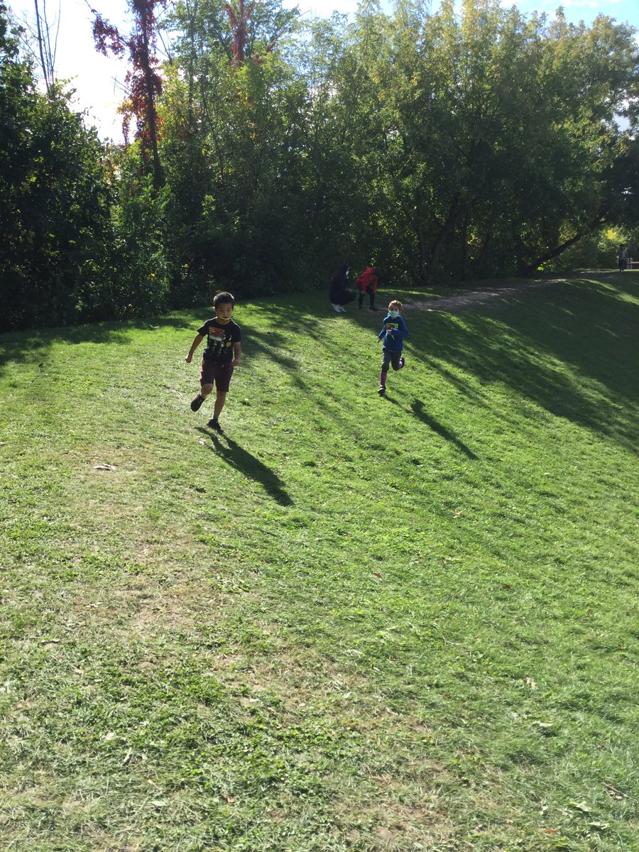 MrsHenchey23's tweet photo. A beautiful day for our Terry Fox walk! So much fun and so many crazy socks! Thank you to everyone for your donations. #TerryFoxWalk 🏃‍♂️ https://t.co/12GArYKDOp