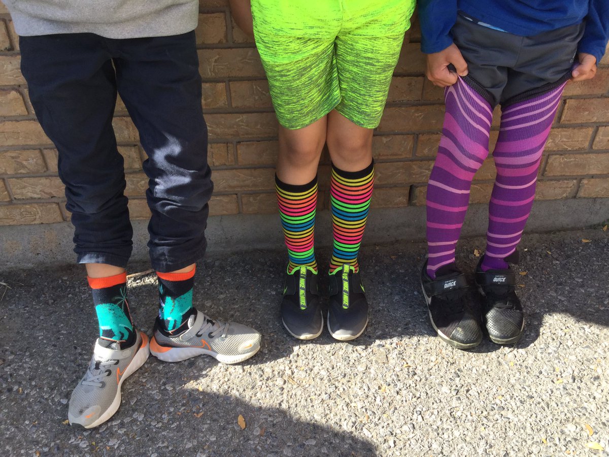 MrsHenchey23's tweet photo. A beautiful day for our Terry Fox walk! So much fun and so many crazy socks! Thank you to everyone for your donations. #TerryFoxWalk 🏃‍♂️ https://t.co/12GArYKDOp
