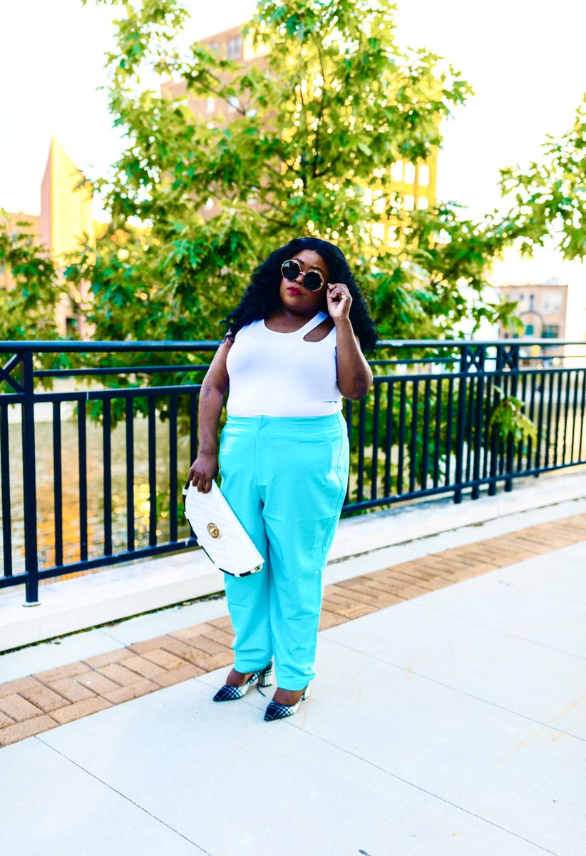 FatGirl_fashion's tweet photo. Challenged accepted!
I created an @Eloquii look for every day of the week using 4 #XOQ pieces. https://t.co/KfeJ2YXJ3h
#afatgirlwithstyle
#bloggerstribe #TheClqRT #LazyBlogging @thebloggersknot #bloggersoc @Bloggerblast
#BBlogRT @USBloggerRT #bloglove2018 #BloggersSparkle https://t.co/2zC01F0V7m