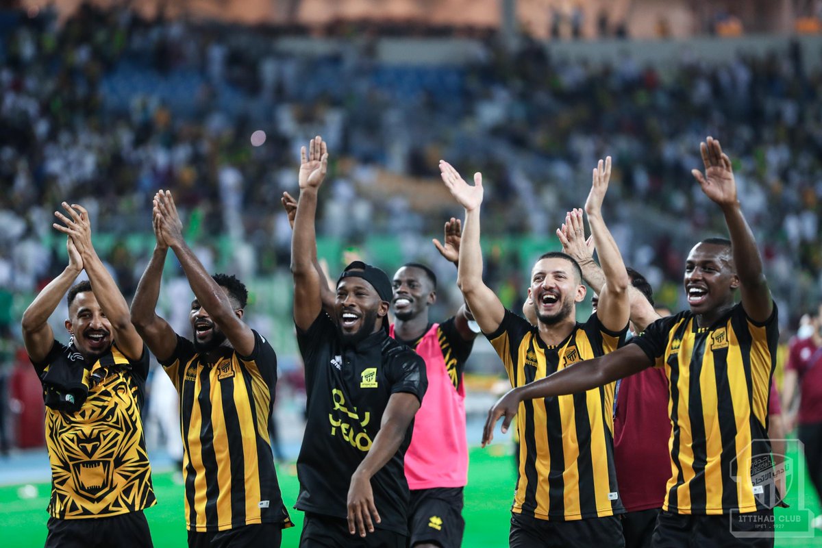 ittihad's tweet photo. إتـي في الـصـدارة 💛
وكُل الأندية بــعـده 🖤

#الاتحاد_lلاهلي https://t.co/3Gh5omSutY