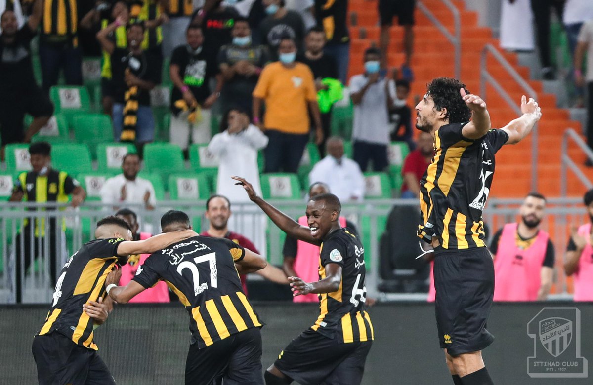 ittihad's tweet photo. إتـي في الـصـدارة 💛
وكُل الأندية بــعـده 🖤

#الاتحاد_lلاهلي https://t.co/3Gh5omSutY